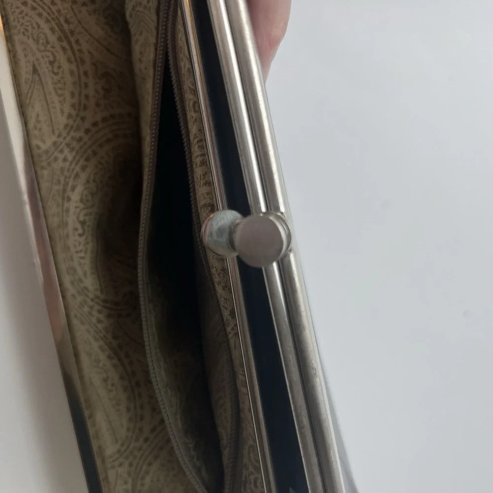 Hobo International Lauren Leather Clutch/Wallet Black Bifold Magnetic 9